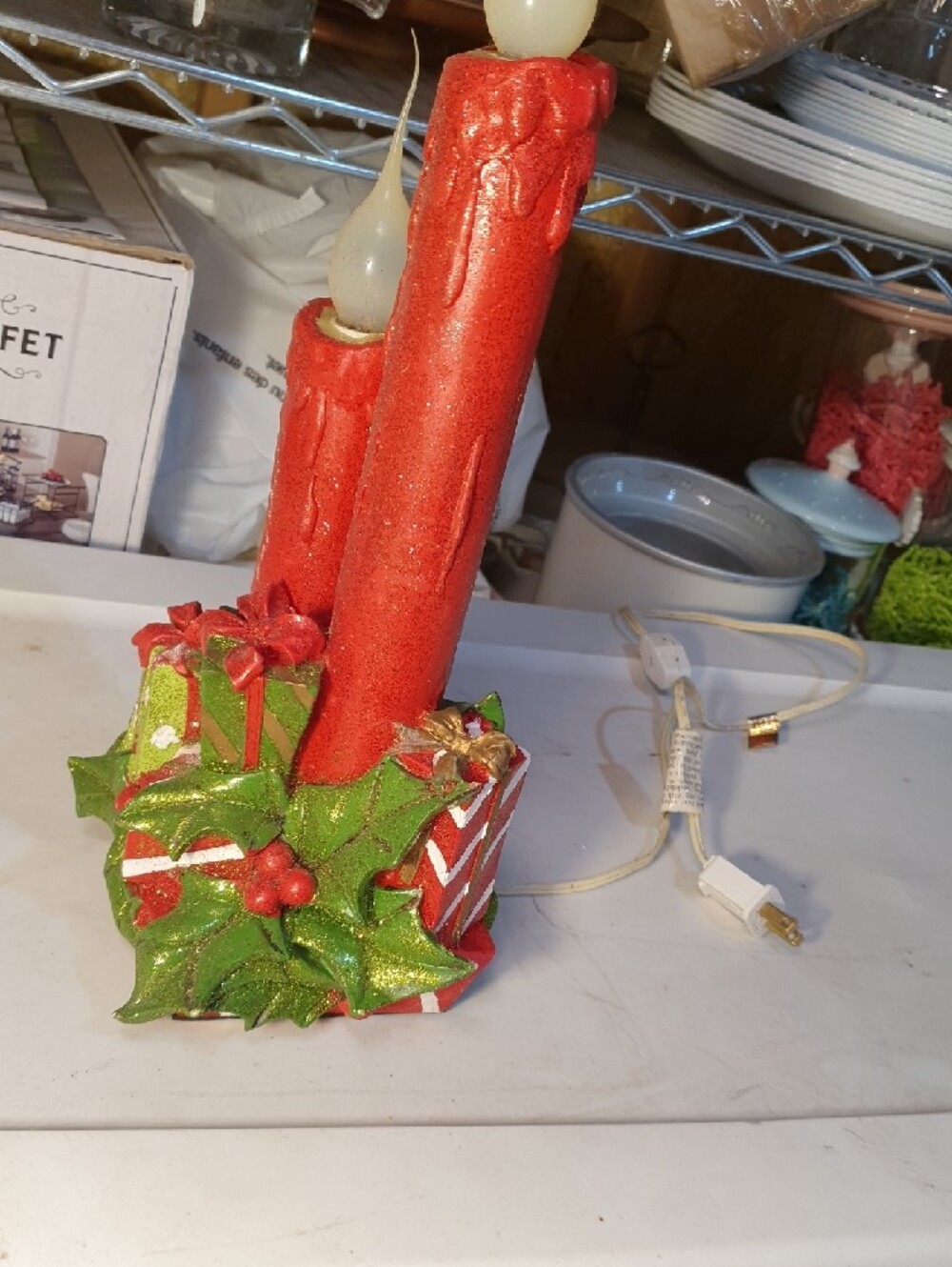 💜 Red LED Christmas Candle Pair with Holly and Gifts - Picture 6 of 13